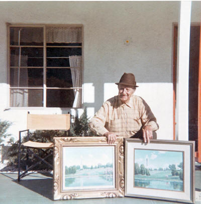 photo Hargiss with paintings